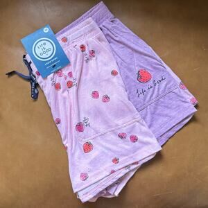 NWT Women’s Life is Good Lounge/Sleep  Shorts Medium
Strawberries